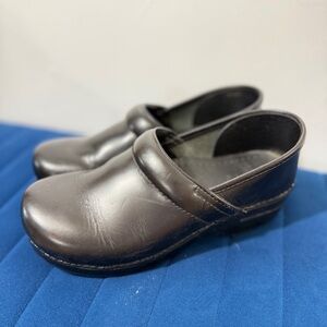Dansko Black Smooth Leather Clogs, Excellent Condition, 40 (9.5-10)